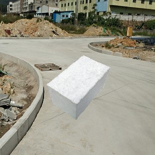 深圳市市花路園林建筑訂購的彩色線條磚同城建材廠